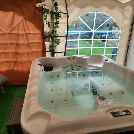 Le Jacuzzi *