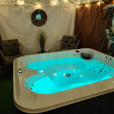 Le Jacuzzi Alojamento de Acomodação e Pequeno-almoço Choisy-au-Bac