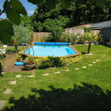 Le Jacuzzi فندق مبيت وإفطار 3*